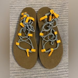 Reva Voya Infinity Sandal- Blue New Without Box Never Worn